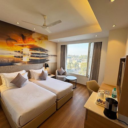 Tulip Inn Zirakpur Екстериор снимка