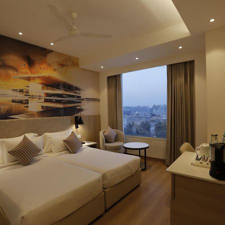 Tulip Inn Zirakpur Екстериор снимка