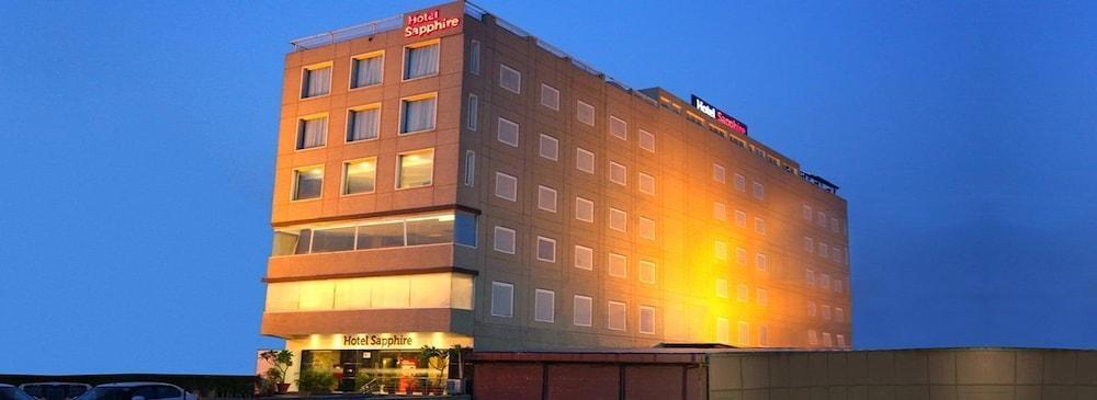Tulip Inn Zirakpur Екстериор снимка