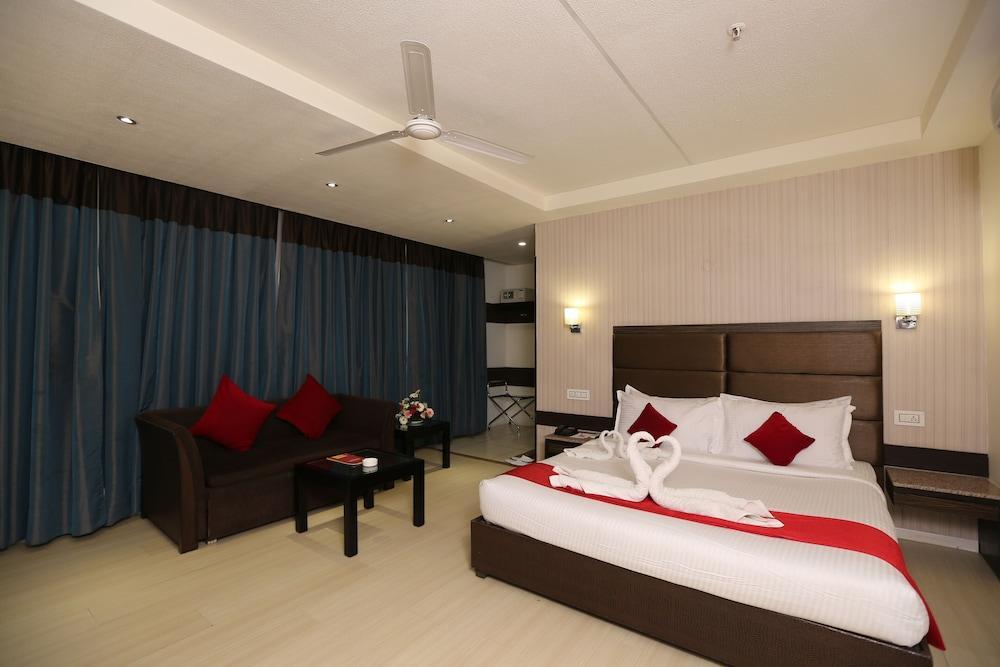 Tulip Inn Zirakpur Екстериор снимка