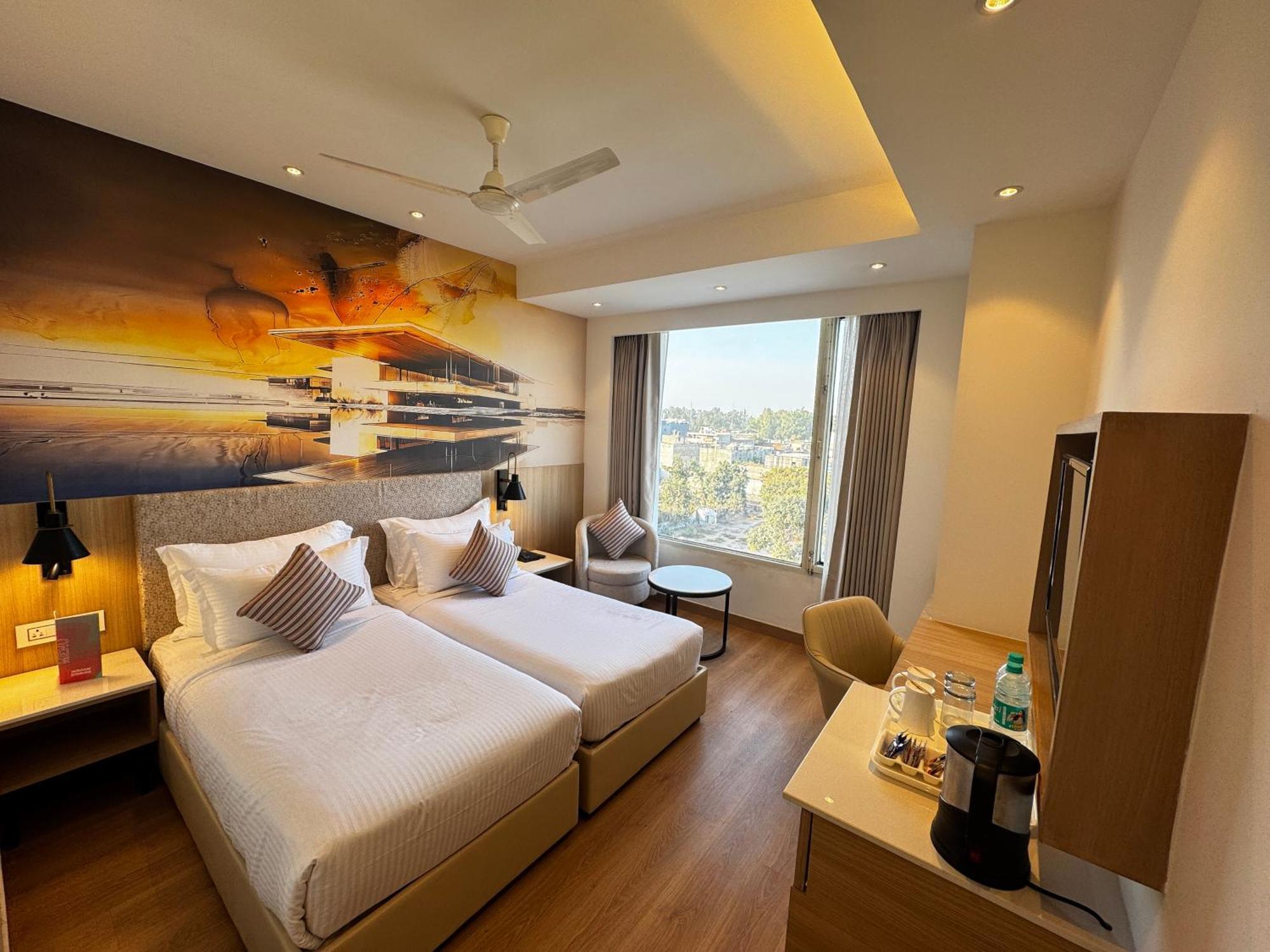 Tulip Inn Zirakpur Екстериор снимка