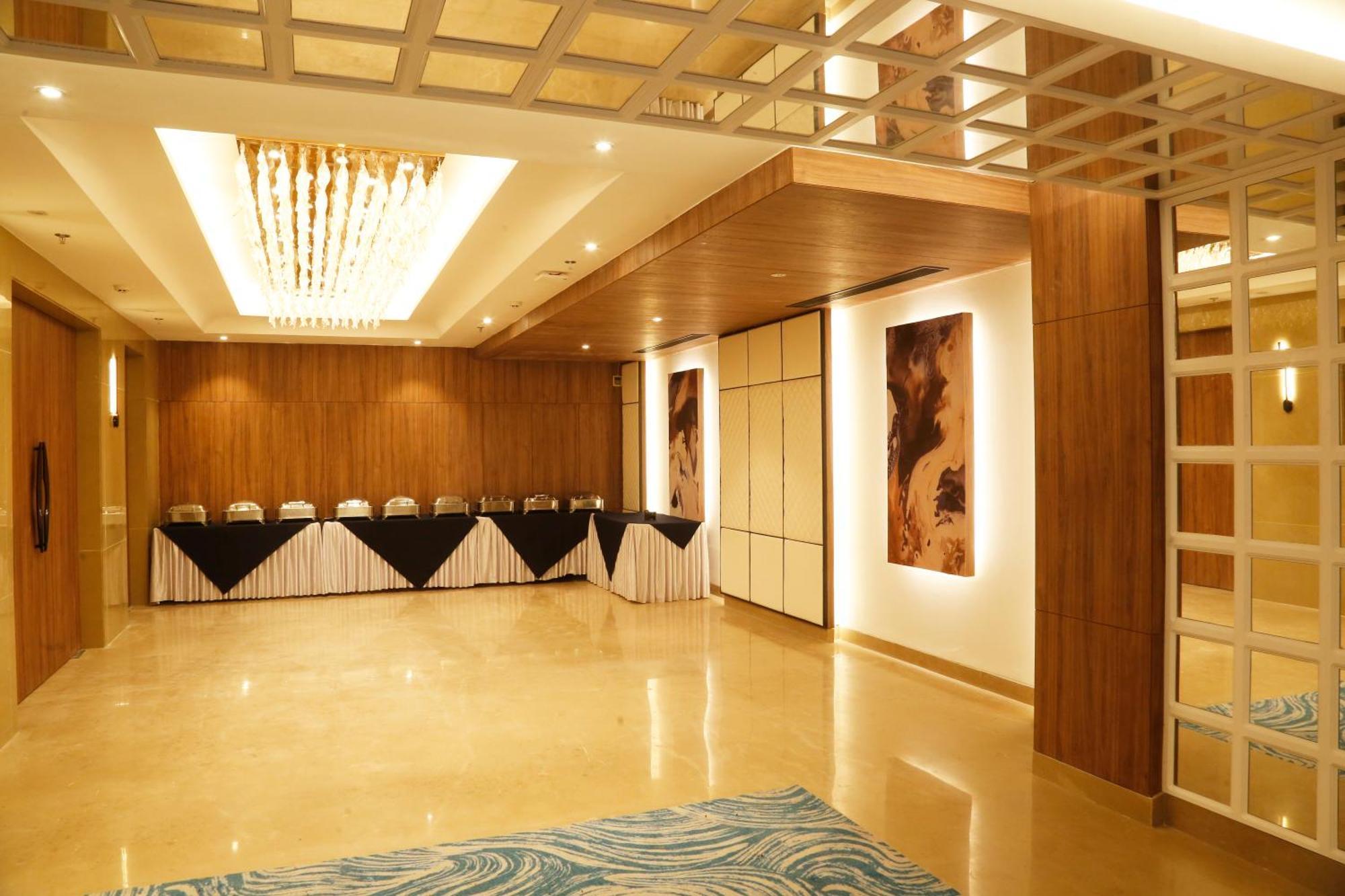 Tulip Inn Zirakpur Екстериор снимка