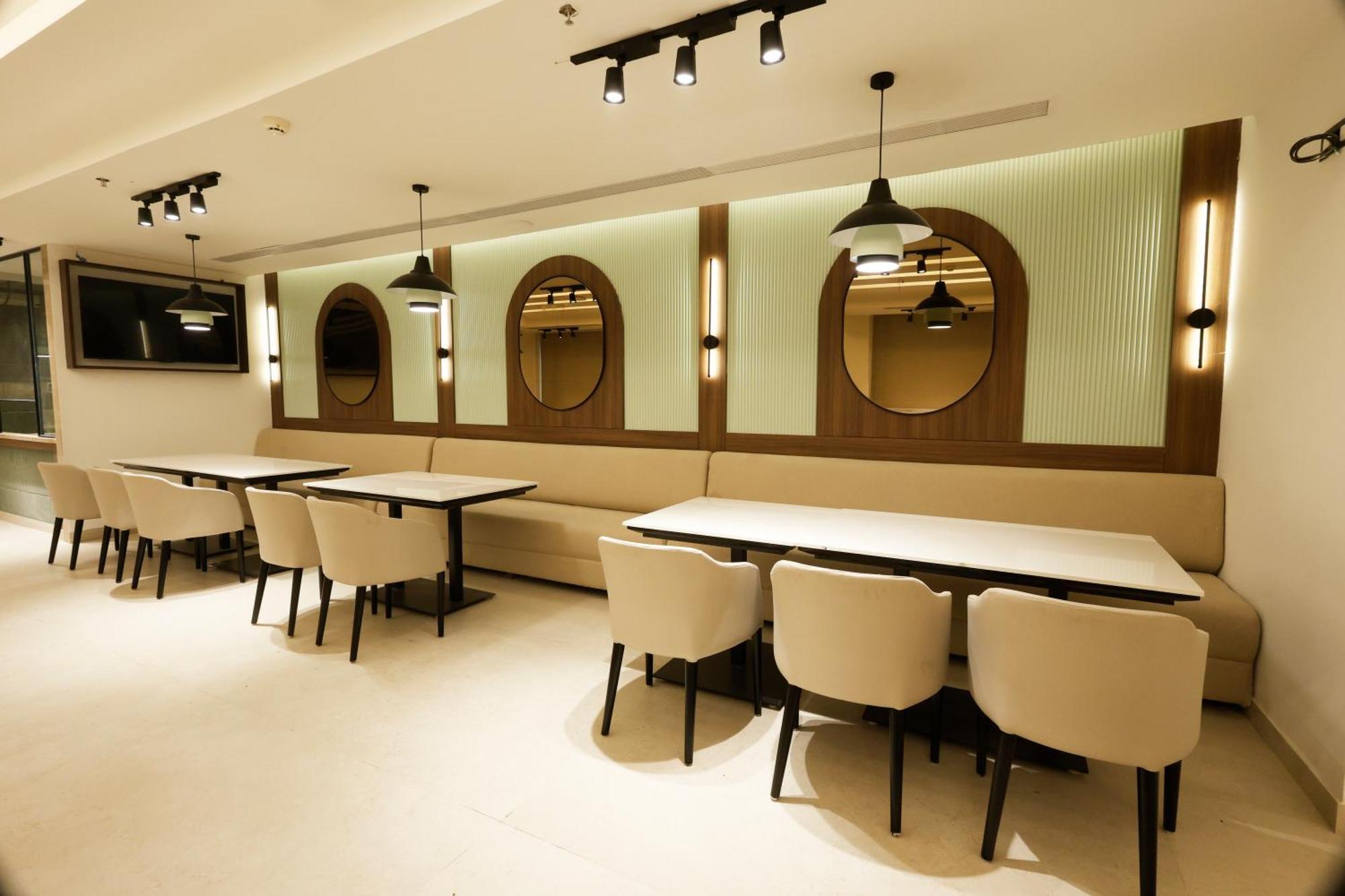 Tulip Inn Zirakpur Екстериор снимка