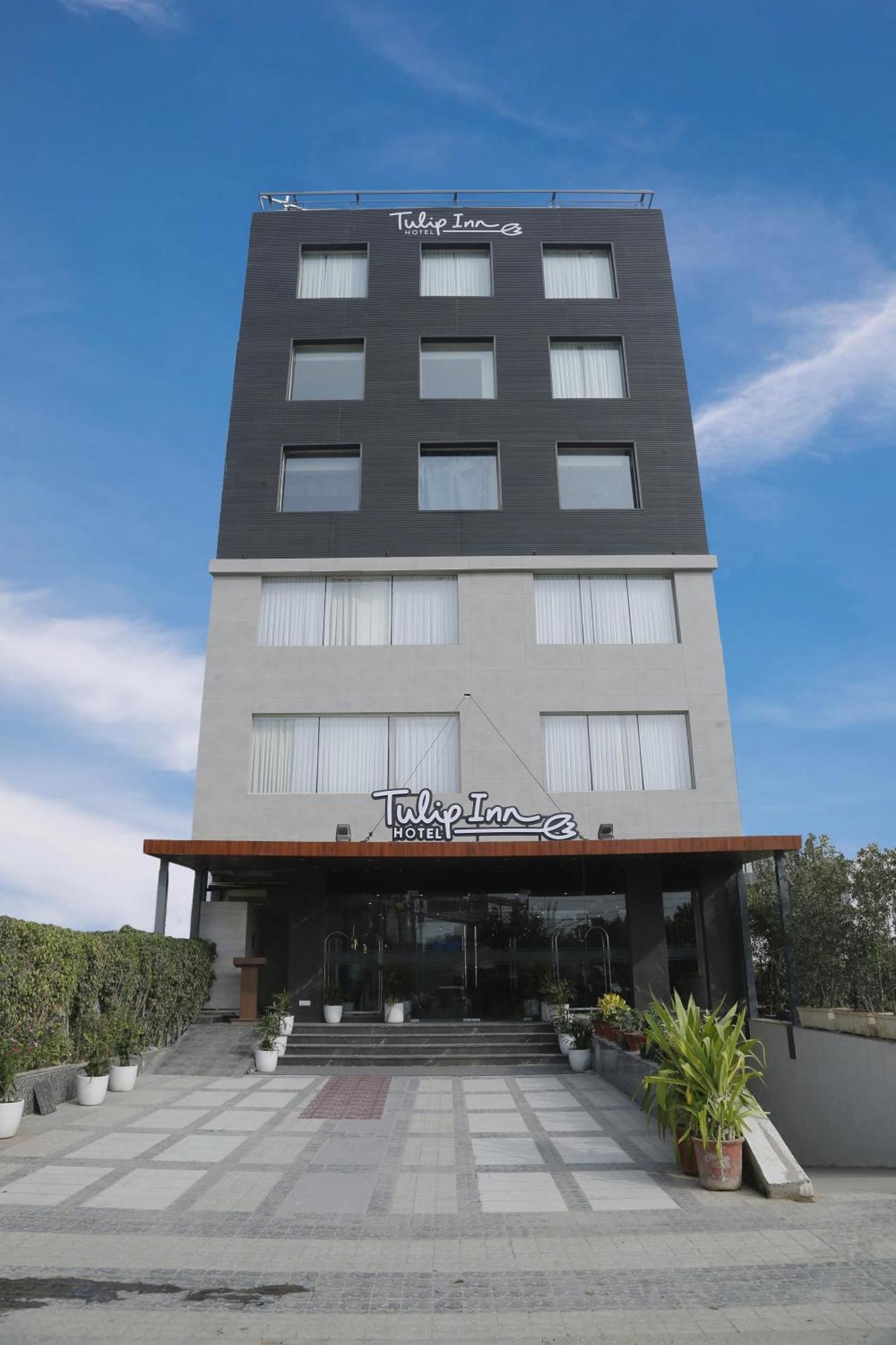 Tulip Inn Zirakpur Екстериор снимка