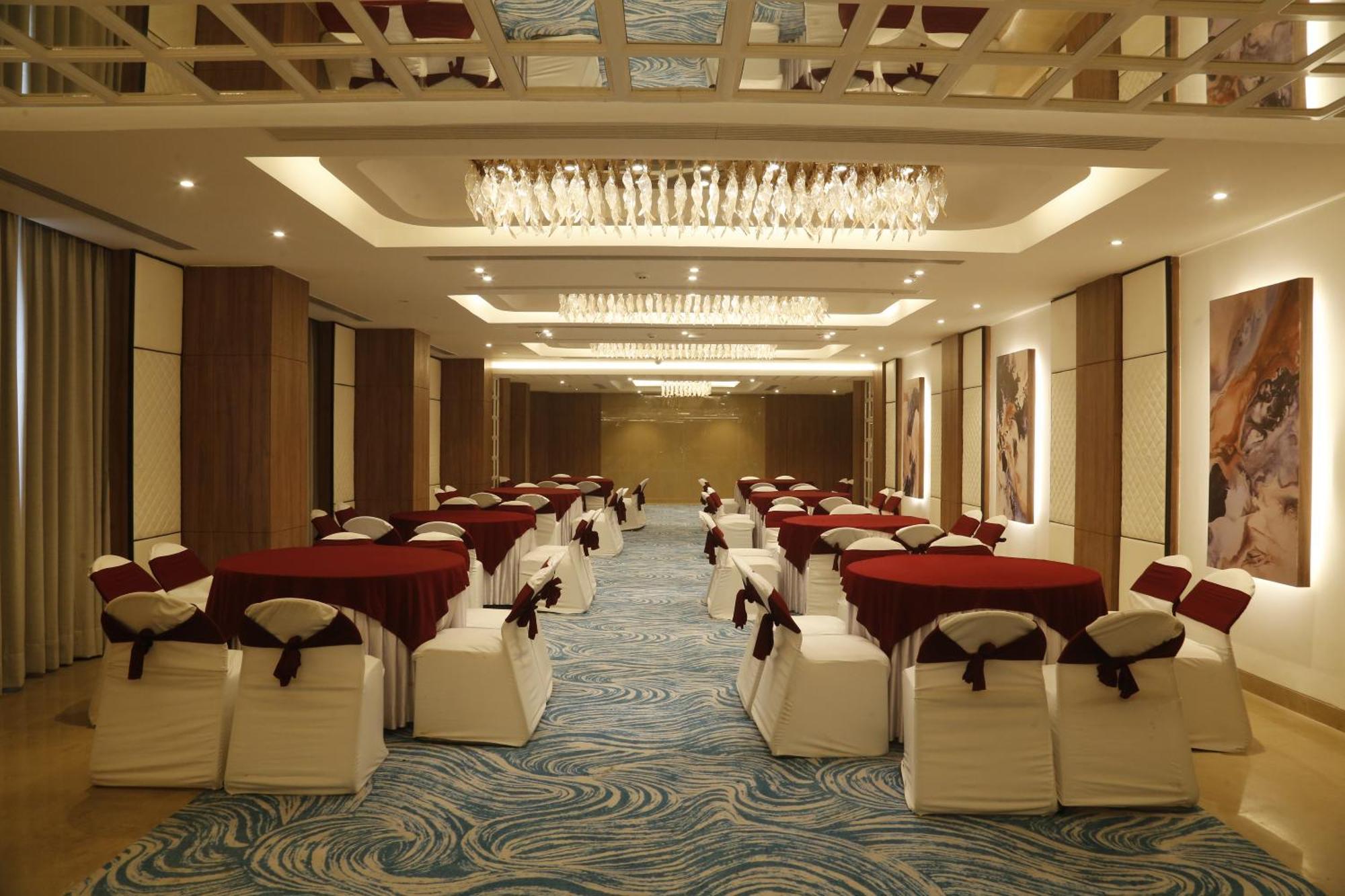 Tulip Inn Zirakpur Екстериор снимка