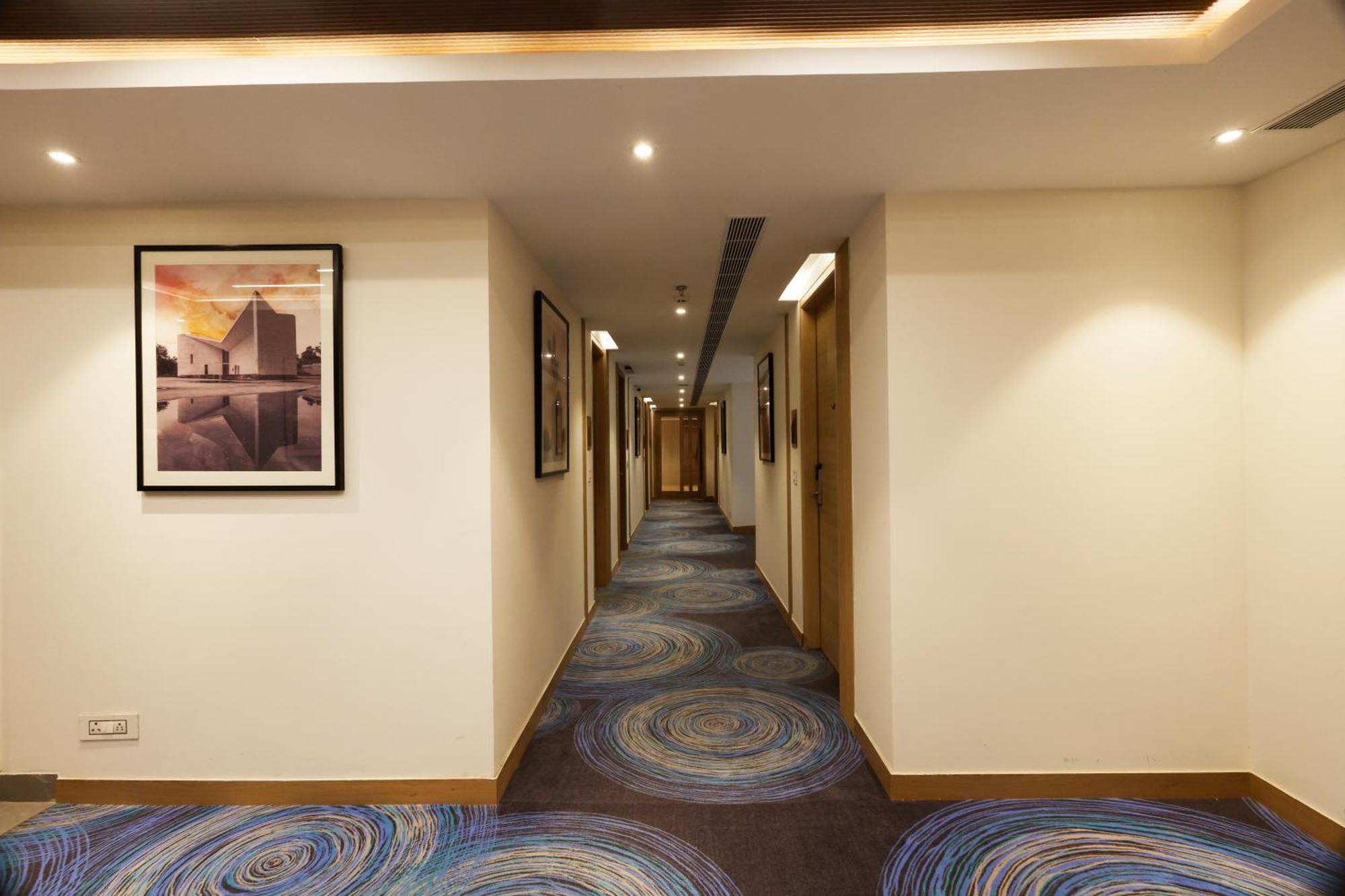 Tulip Inn Zirakpur Екстериор снимка