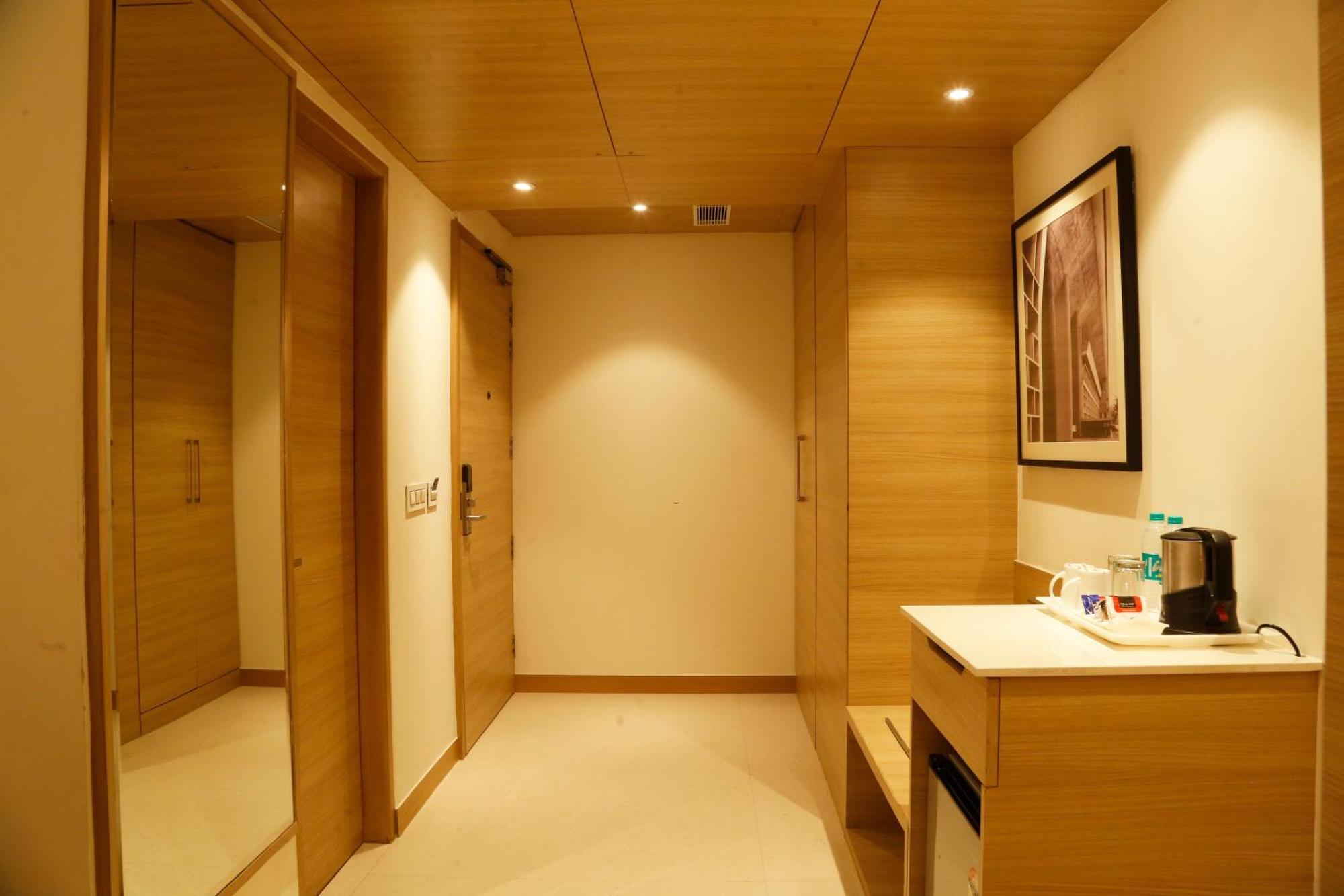 Tulip Inn Zirakpur Екстериор снимка
