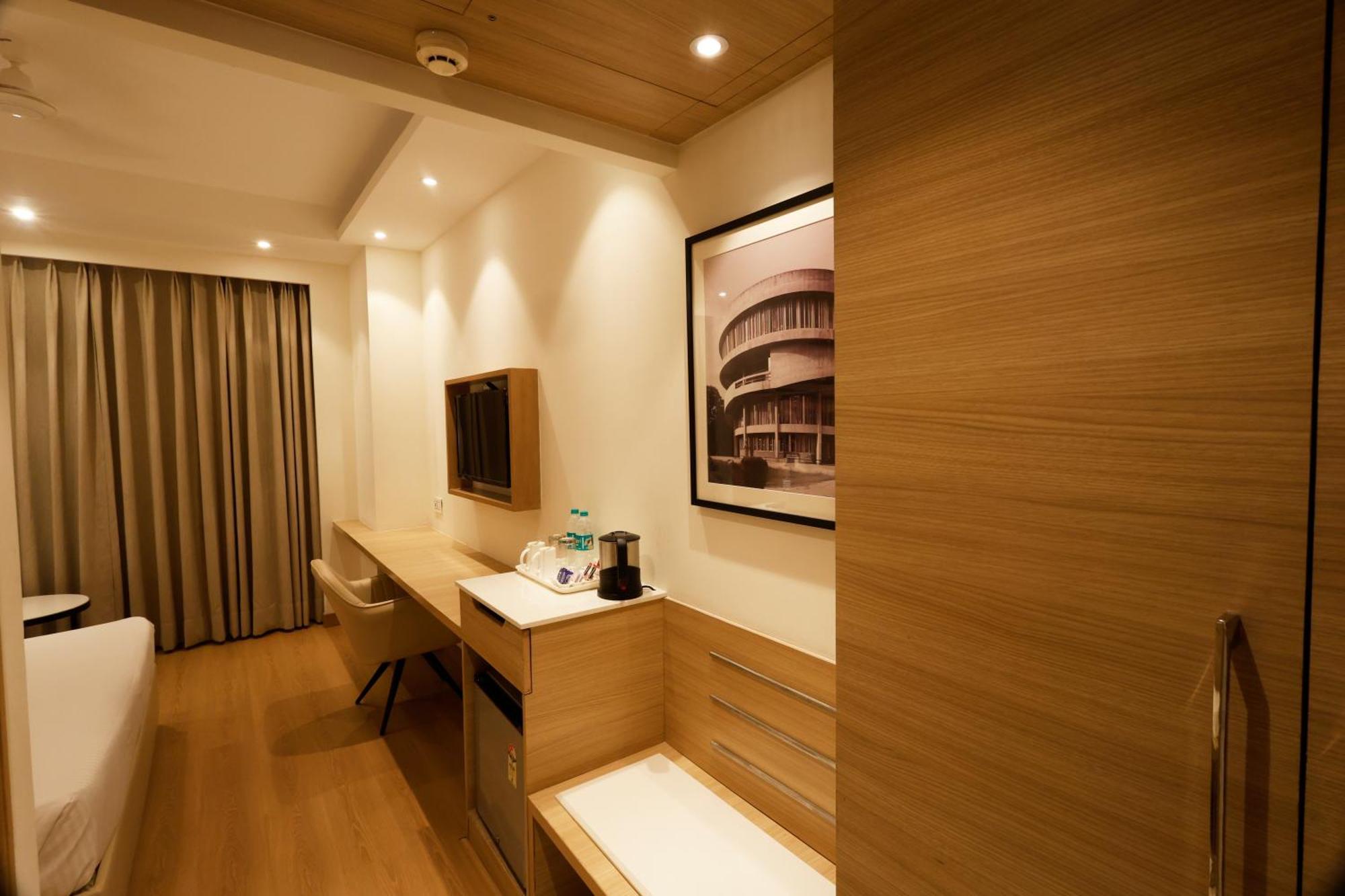 Tulip Inn Zirakpur Екстериор снимка
