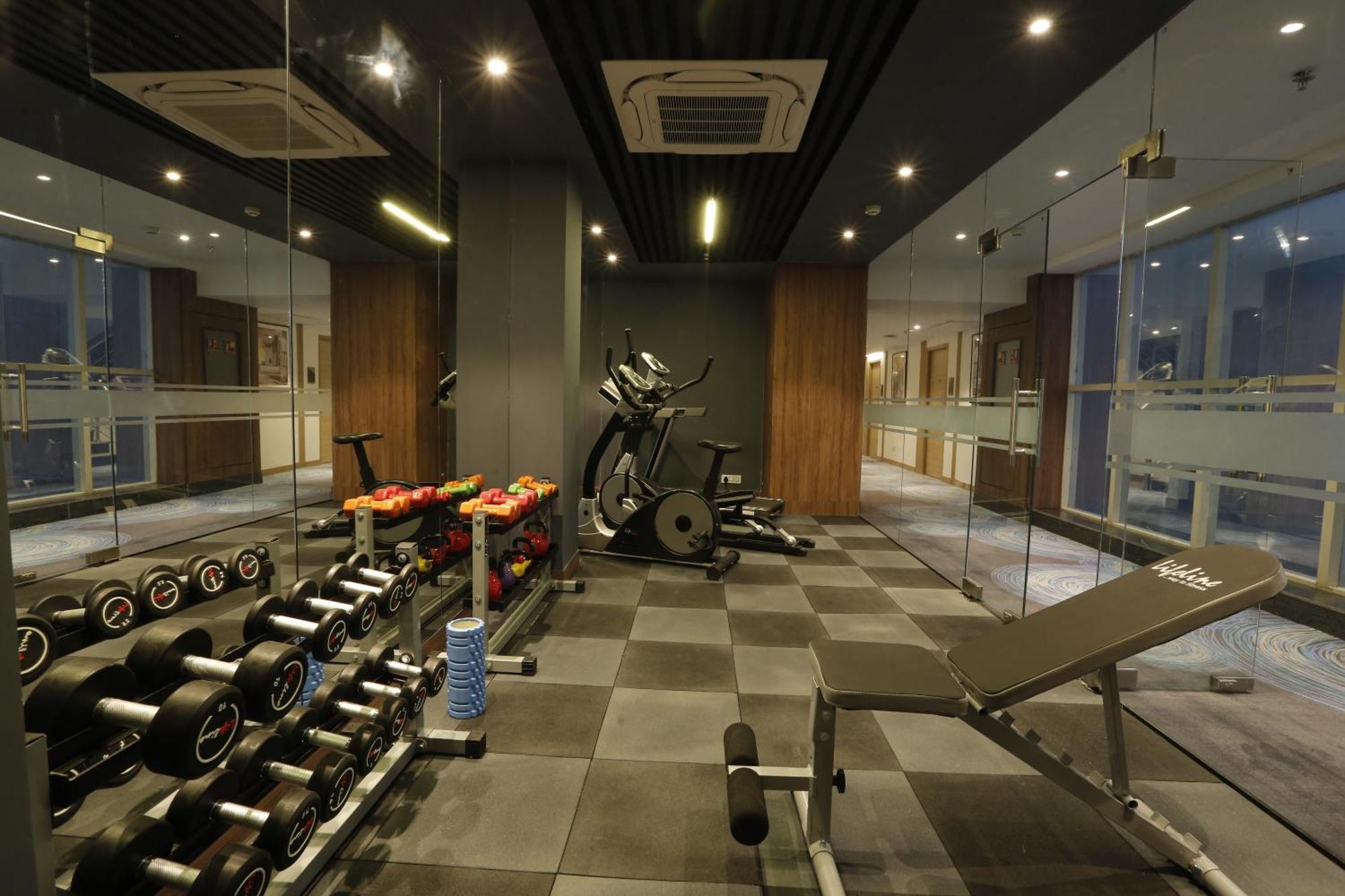 Tulip Inn Zirakpur Екстериор снимка
