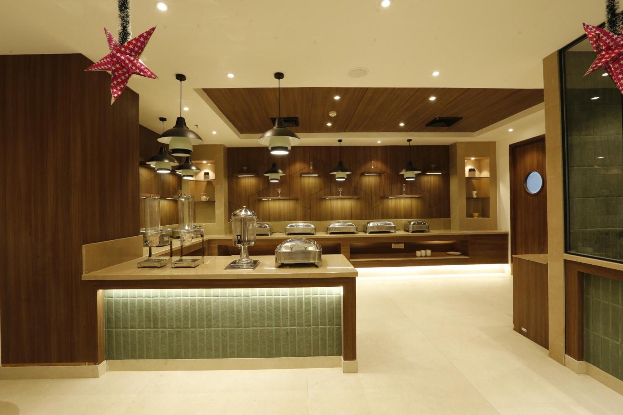 Tulip Inn Zirakpur Екстериор снимка
