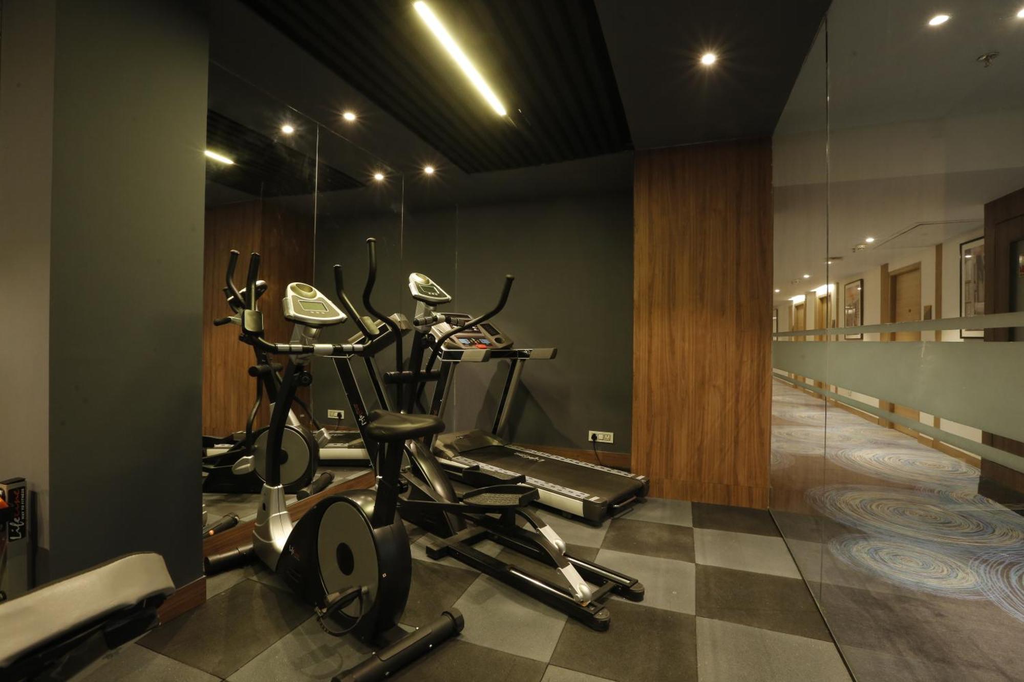 Tulip Inn Zirakpur Екстериор снимка