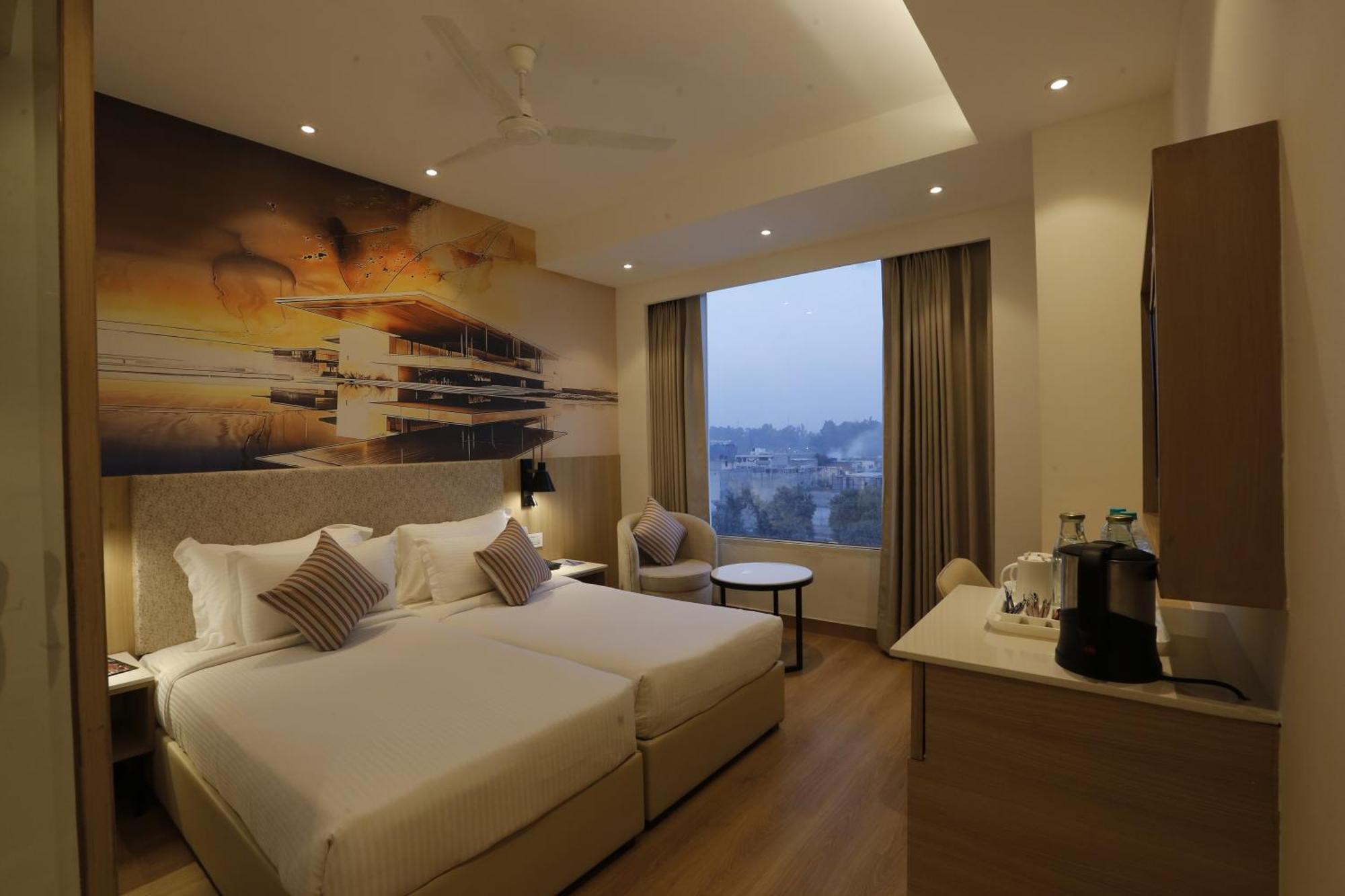 Tulip Inn Zirakpur Екстериор снимка