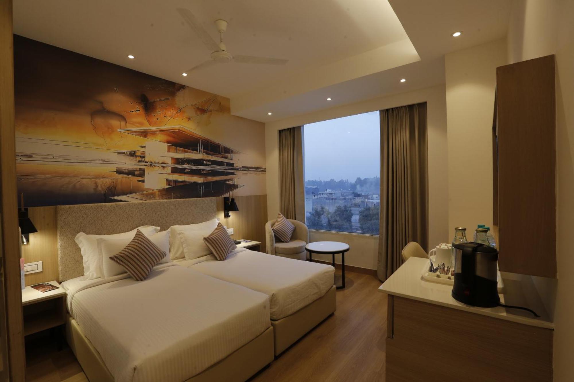 Tulip Inn Zirakpur Екстериор снимка