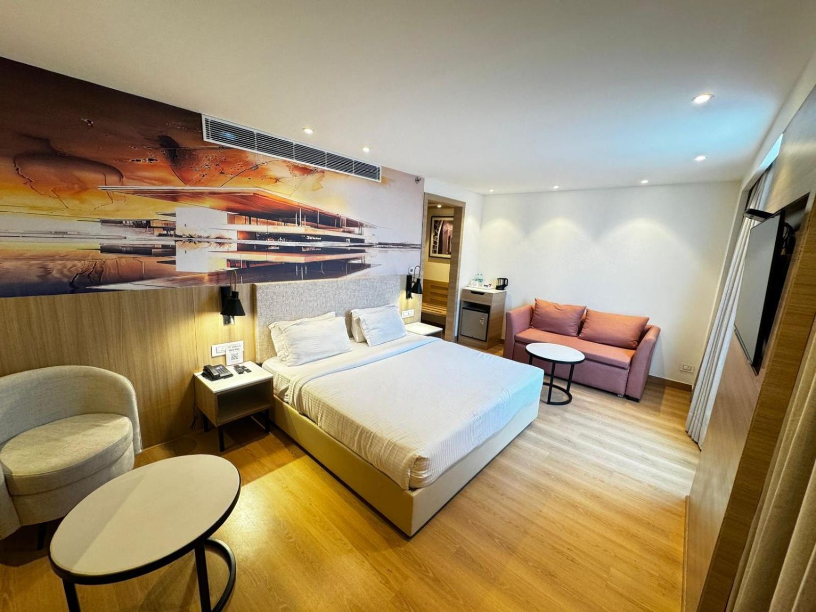 Tulip Inn Zirakpur Екстериор снимка