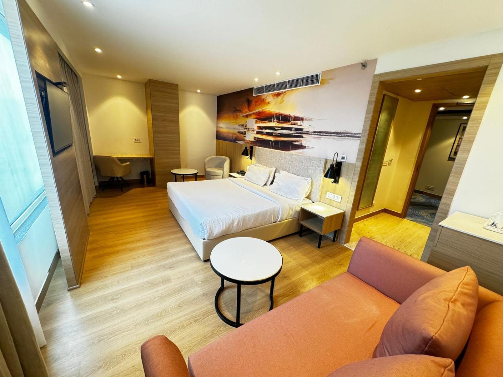 Tulip Inn Zirakpur Екстериор снимка