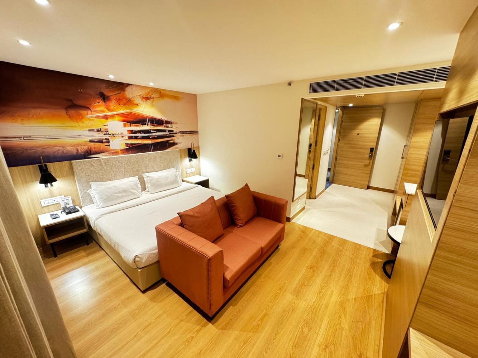 Tulip Inn Zirakpur Екстериор снимка