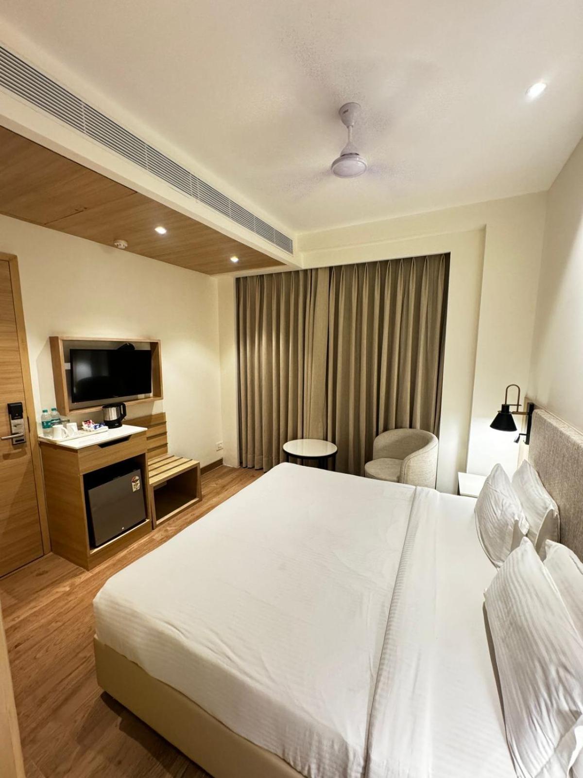Tulip Inn Zirakpur Екстериор снимка