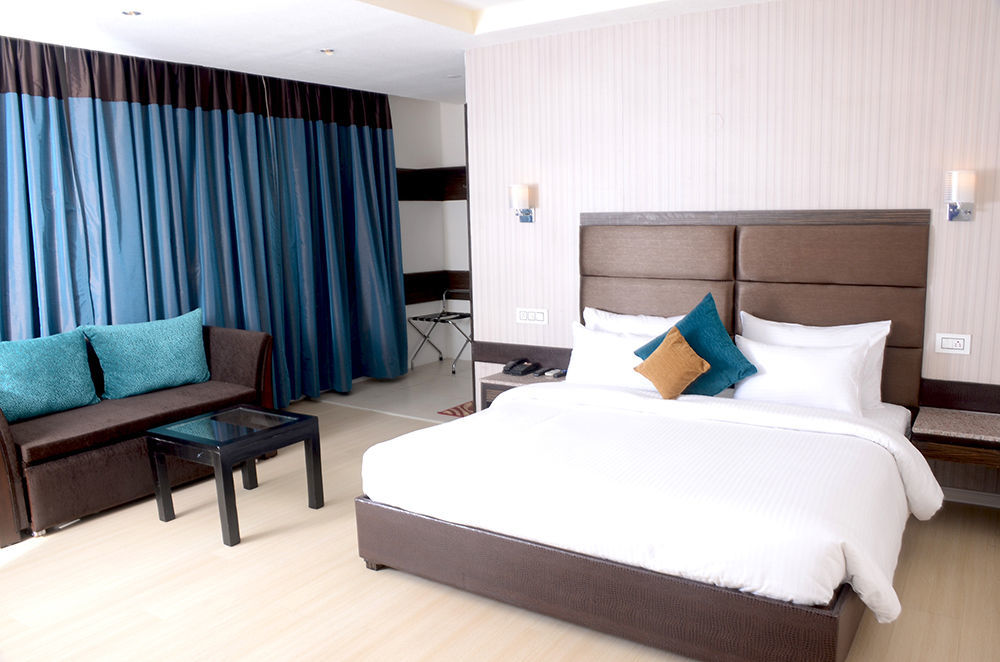 Tulip Inn Zirakpur Екстериор снимка