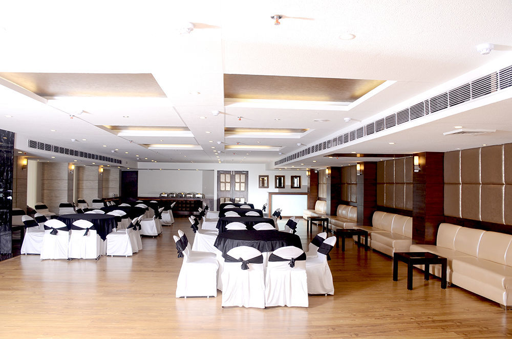 Tulip Inn Zirakpur Екстериор снимка