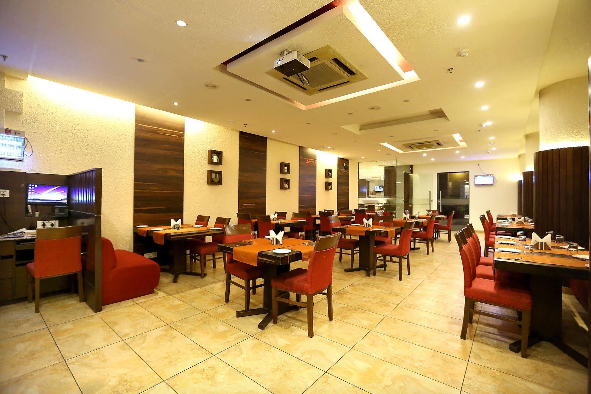 Tulip Inn Zirakpur Екстериор снимка