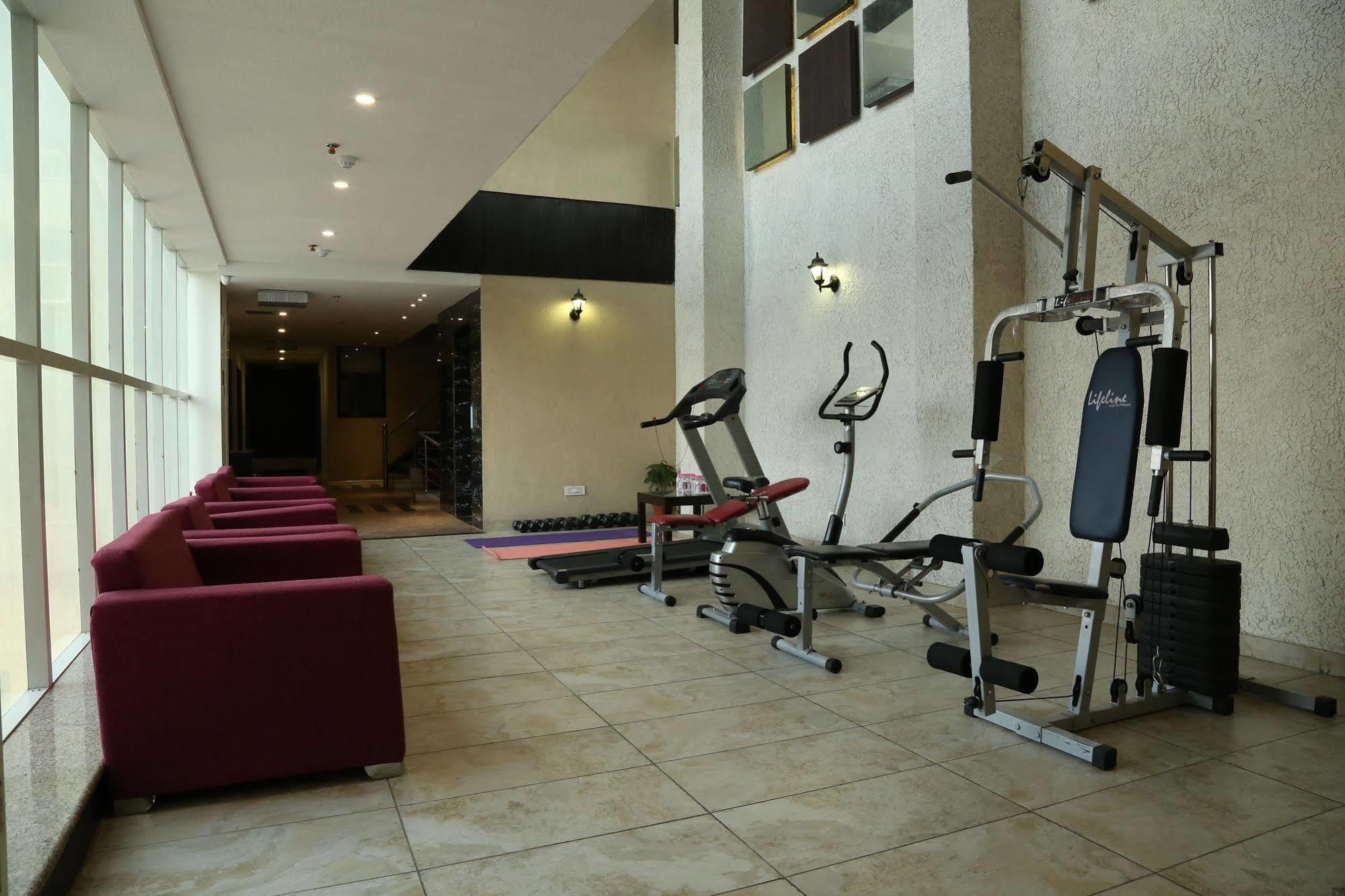 Tulip Inn Zirakpur Екстериор снимка
