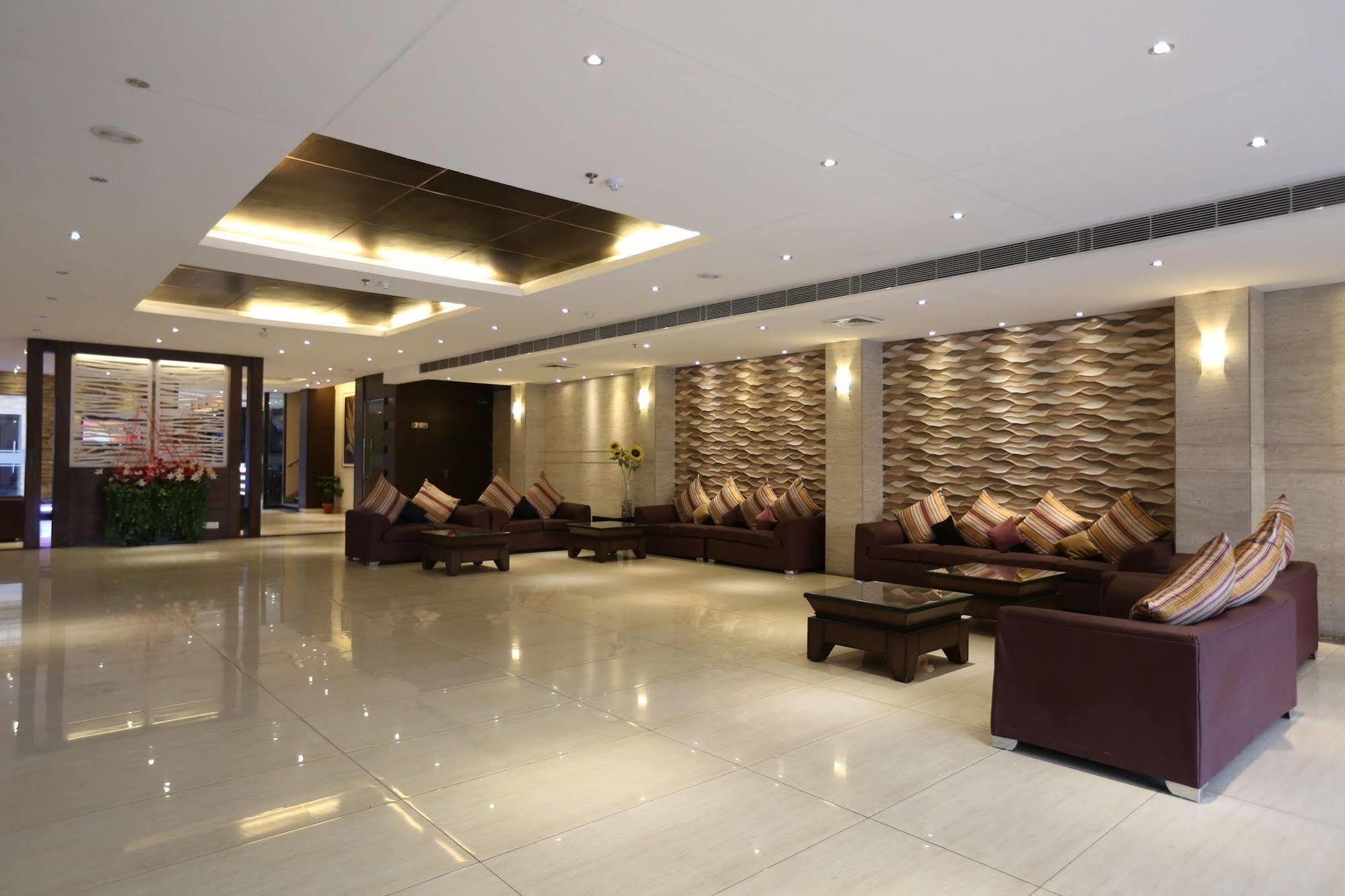 Tulip Inn Zirakpur Екстериор снимка