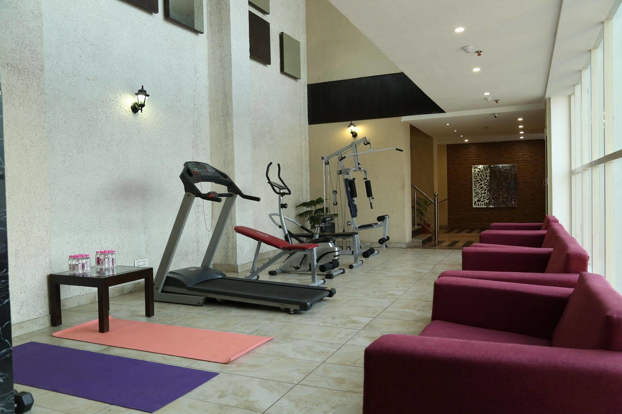 Tulip Inn Zirakpur Екстериор снимка